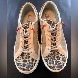 Hey Dude women’s size 9. Leopard tan and brown